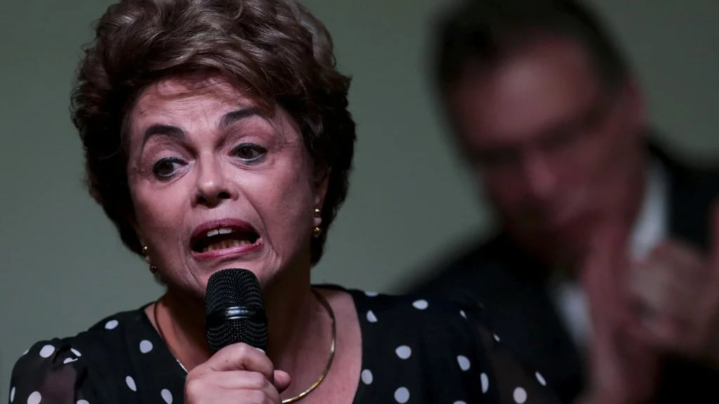 Dilma Rousseff espera el voto del Senado para saber si puede volver a la presidencia (Reuters)