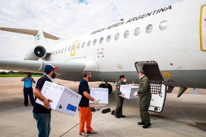 La Fuerza aérea realizó vuelos para la distribución de espiradores y el traslado de muestras de hisopados (EMCO, Estado Mayor Conjunto)