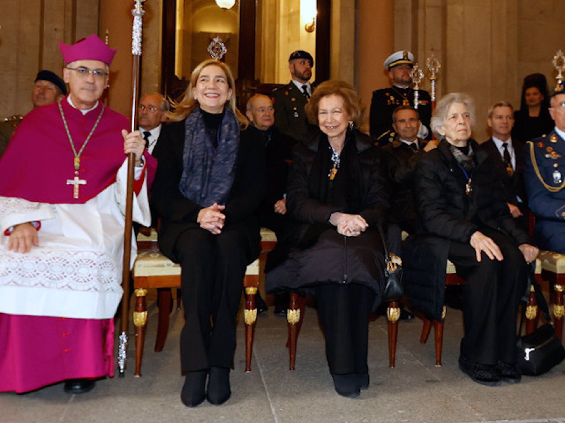 La Reina Sofía y la Infanta Cristina protagonizan la Procesión del Cristo de los Alabarderos (Europa Press)
