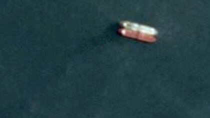 Imagen de satélite capturada por Planet Labs y verificada por TankerTrackers.com en la que aparece el tanquero Athens Voyager, contatado por Libre Abordo, transfiriendo crudo al Loyalty A en las costas de Kuala Linggi, Malasia. 16 abril 2020 (Planet Labs/Reuters)