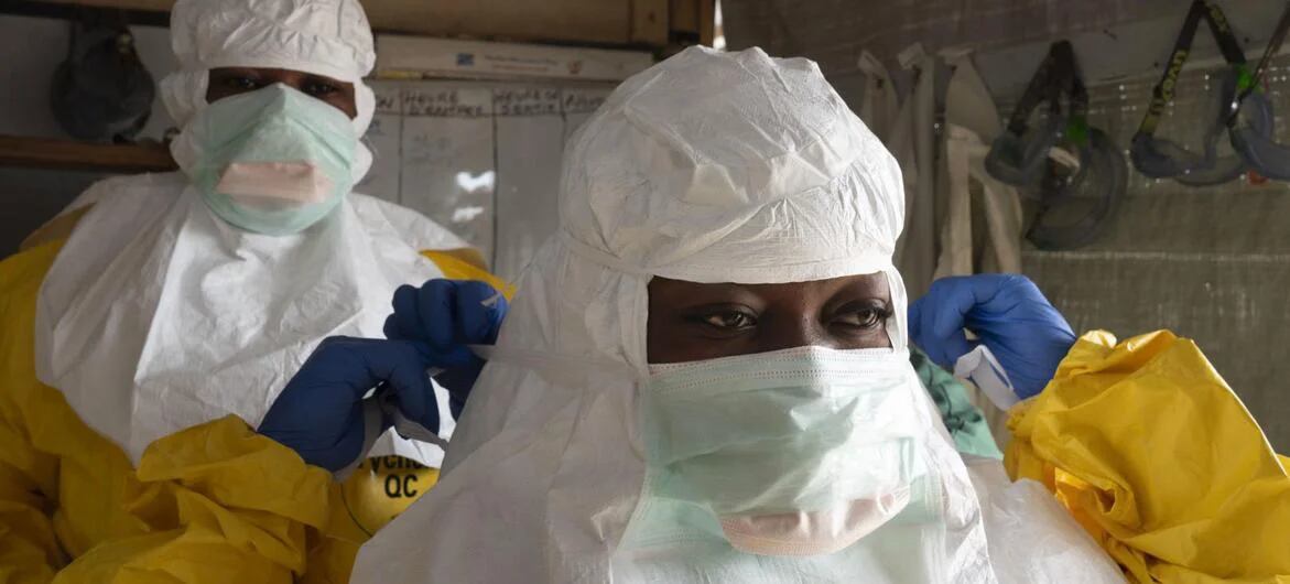 El brote de ébola llegó a la capital de Uganda, que registró la primera muerte