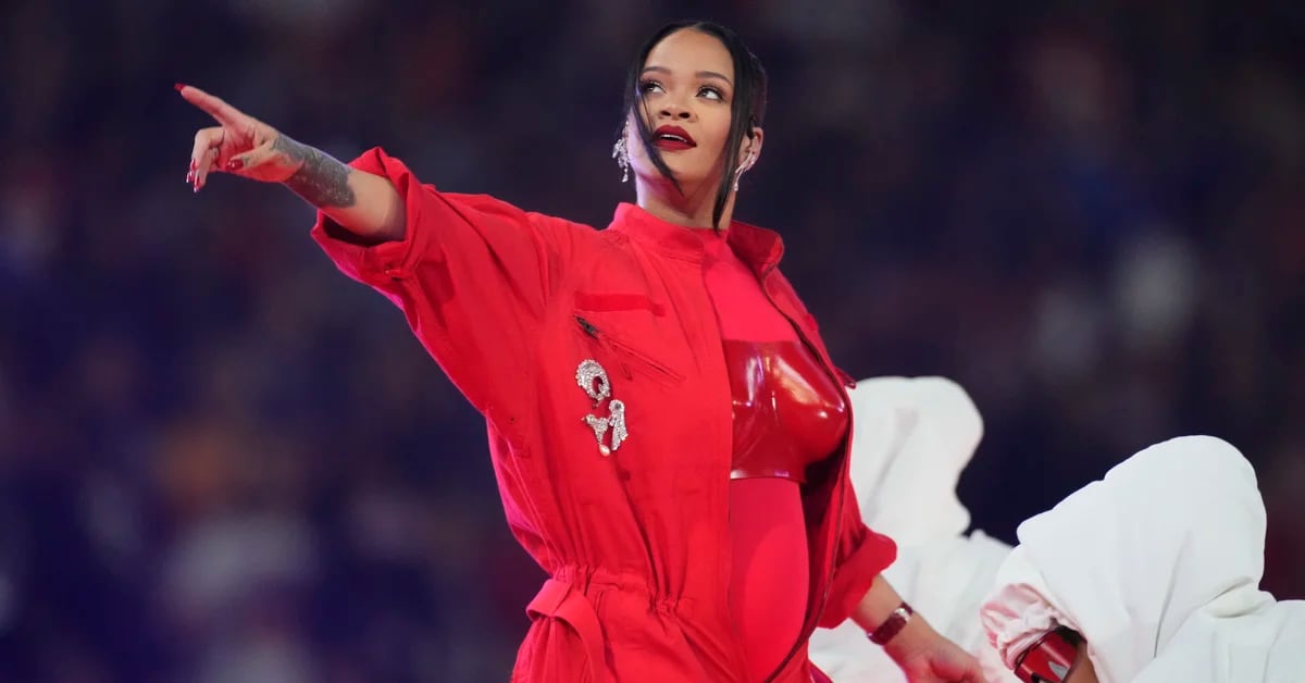 Rihanna appears pregnant at the Super Bowl