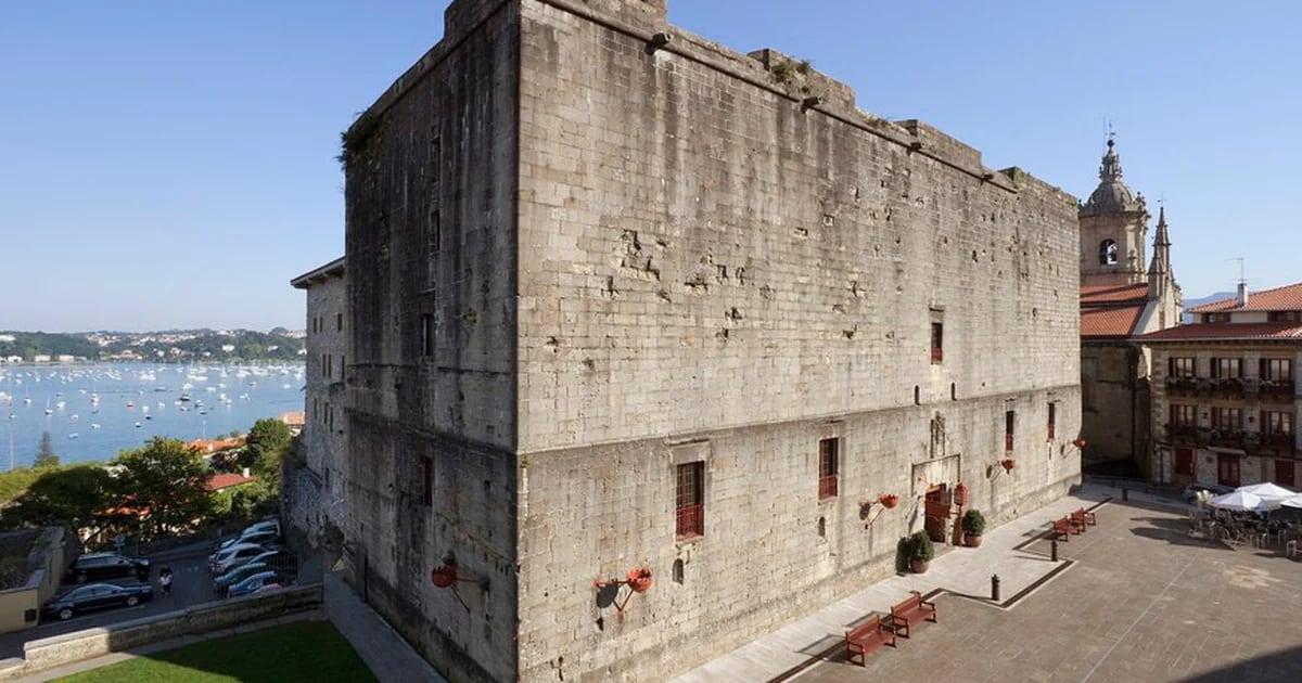L'impressionnant Parador à la frontière avec la France : un château du Xe siècle dans l'une des plus belles villes d'Espagne