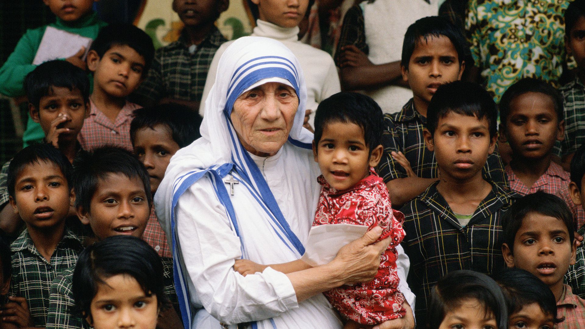 Madre Teresa de Calcuta: la hambruna que la impactó, su vida entre los  pobres y las acusaciones en su contra - Infobae