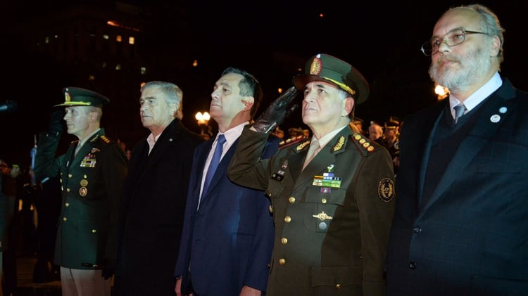 El ministro de Defensa, Oscar Aguad junto al Jefe del Estado Mayor Conjunto, Bari del Valle Sosa y el jefe del Ejército, Claudio Ernesto Pasqualini.