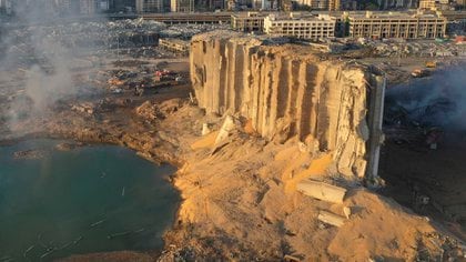 Imágenes aéreas del puerto de Beirut (AP Photo/Hussein Malla)