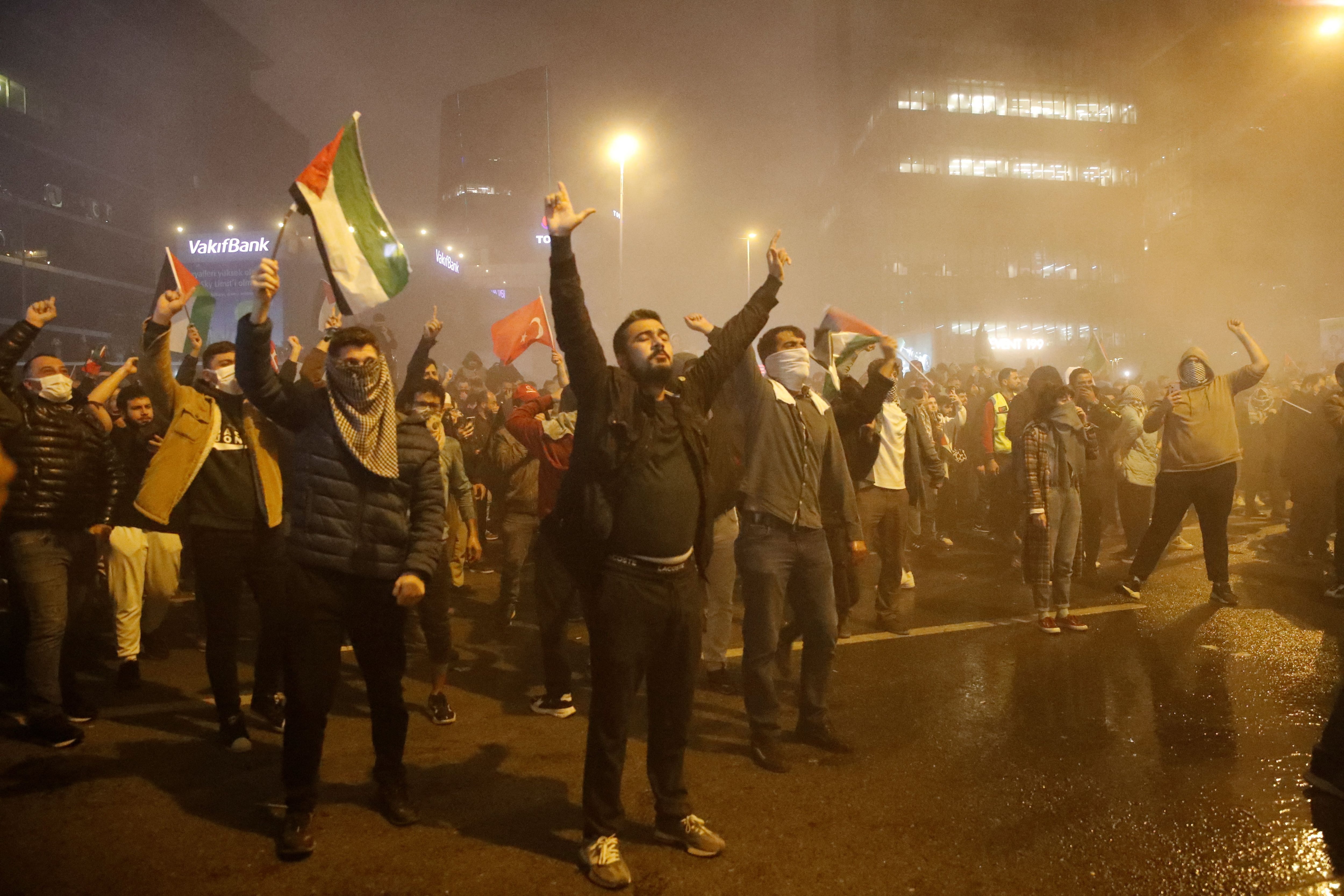 Los manifestantes chocaron con la policía (REUTERS/Dilara Senkaya)