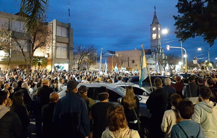 Vecinos protestan contra la expropiación de la empresa Vicentin frente a su sede en Avellaneda, Santa Fe (Foto: NA)