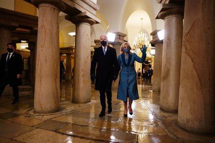 Joe y Jill Biden en el Capitolio (Jim Lo Scalzo/REUTERS)