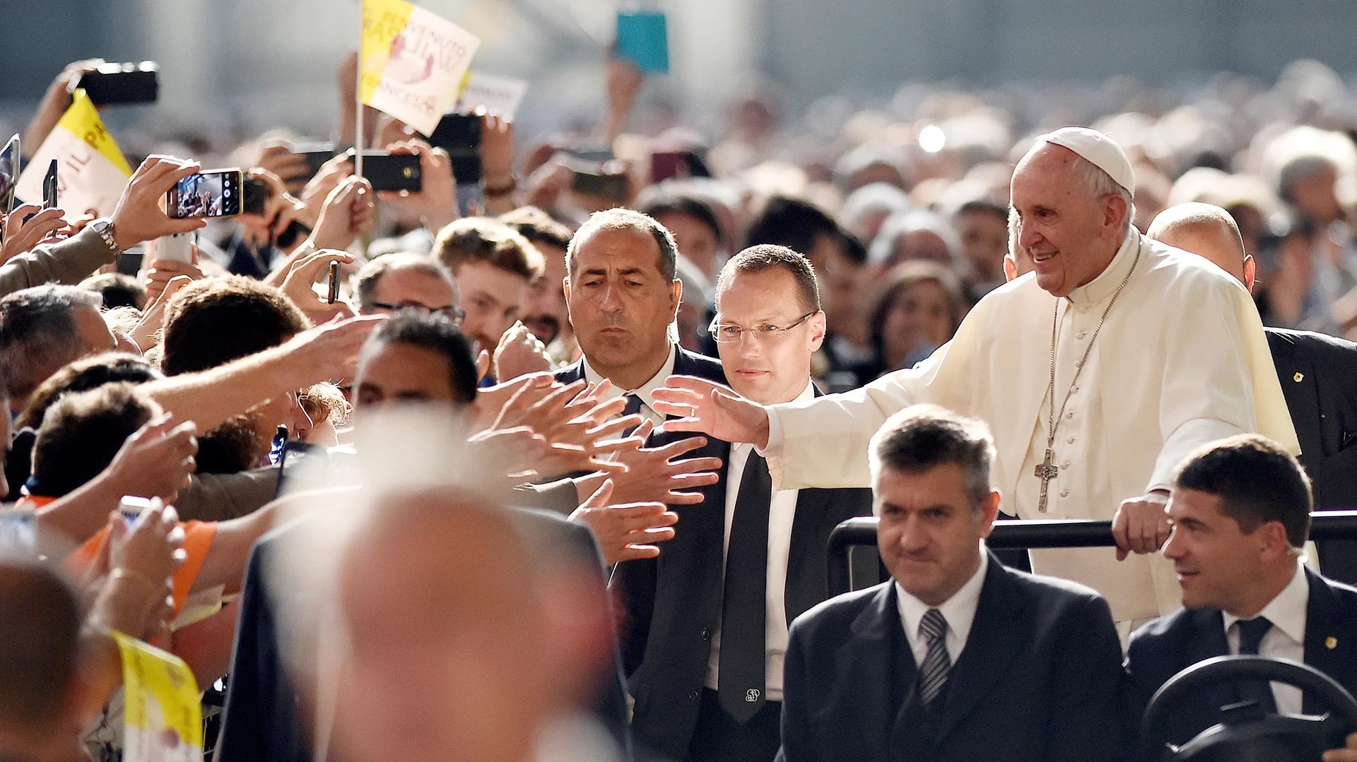 “Cuando la economía está habitada por buenos empresarios, las empresas son amigas de la gente y de los pobres”, dijo el Papa (Reuters)