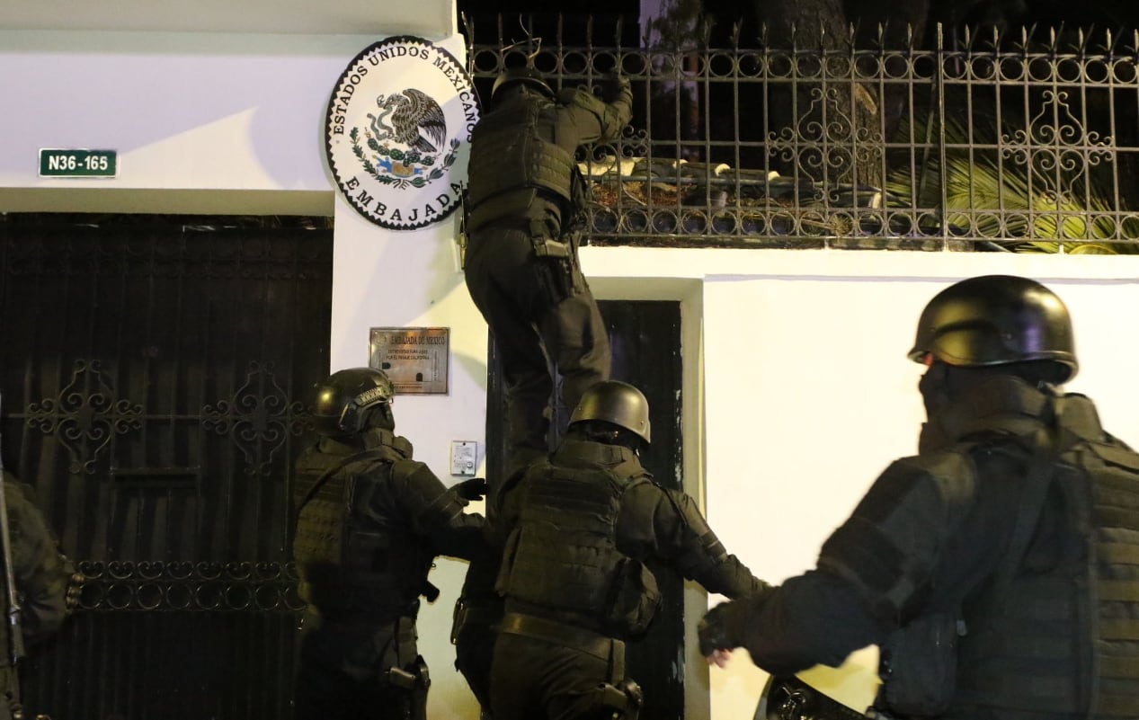 La Policía de Ecuador irrumpió en la embajada de México en Quito y detuvo al ex vicepresidente Jorge Glas