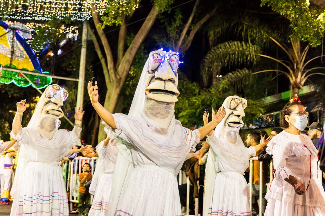 Con un recorrido tipo comparsa se celebrará con folclor y jolgorio el tradicional Desfile de Mitos y Leyendas.Foto vía: medellin.gov.co