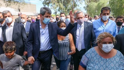 Sergio Uñac y Alberto Fernández en la zona del epicentro del terremoto