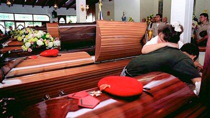 Funeral de varios de los oficiales muertos en el intento golpista del 27N