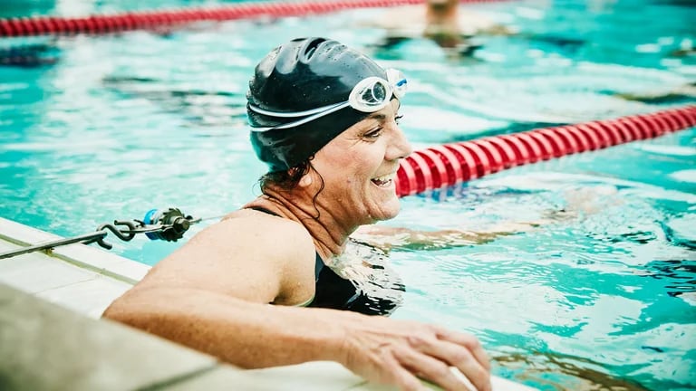 Quienes nadan tienen un 41% menos de riesgo de muerte por enfermedades cardíacas y accidentes cerebrovasculares 