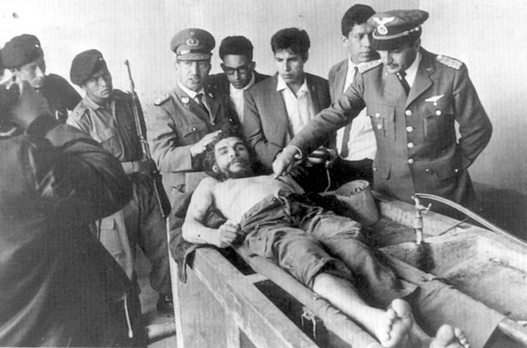 Foto del “Che” Guevara en la muestra que hizo Leandro Katz. Herido el 8 de octubre, murió el 9 en La Higuera, Bolivia.