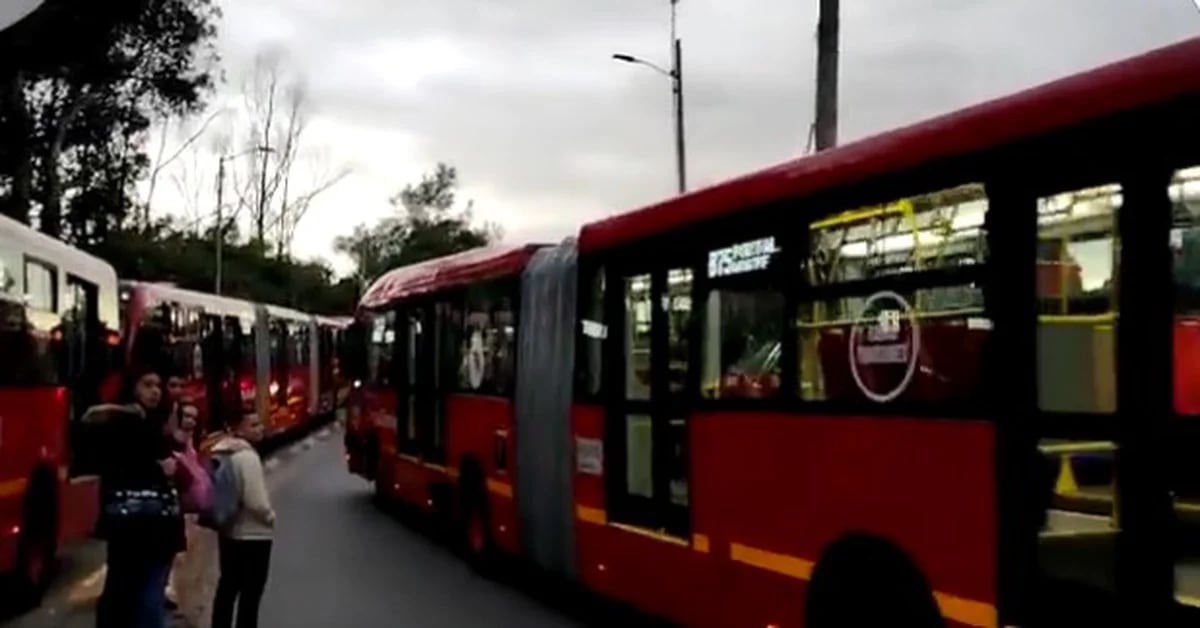 Vehicular chaos in the south of Bogotá due to an accident near the Usme portal of TransMilenio