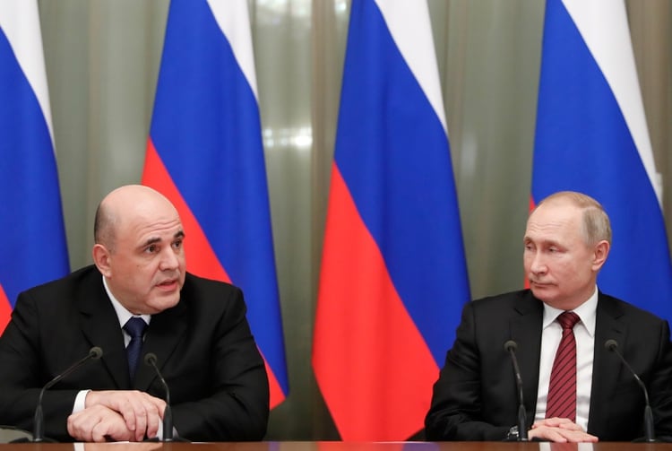 El presidente Vladimir Putin y el primer ministro Mijail Mishustin (Reuters)