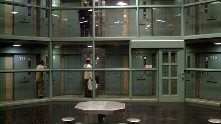 Los reclusos se comunican a través de las regaderas y los inodoros (Foto: ilustrativa/ archivo)