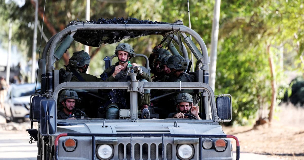 Israel comienza la evacuación de civiles en ciudades a lo largo de la frontera con el Líbano