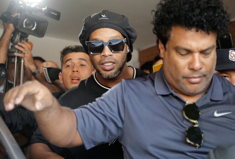 Ronaldinho y su hermano fueron detenidos en Paraguay (REUTERS/Jorge Adorno)