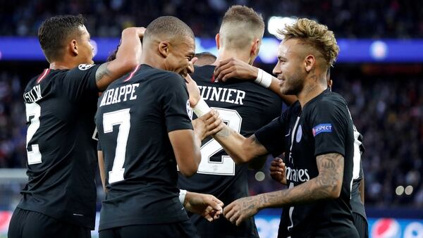 Neymar y sus compaÃ±eros festejan el segundo gol del PSG (Reuters)