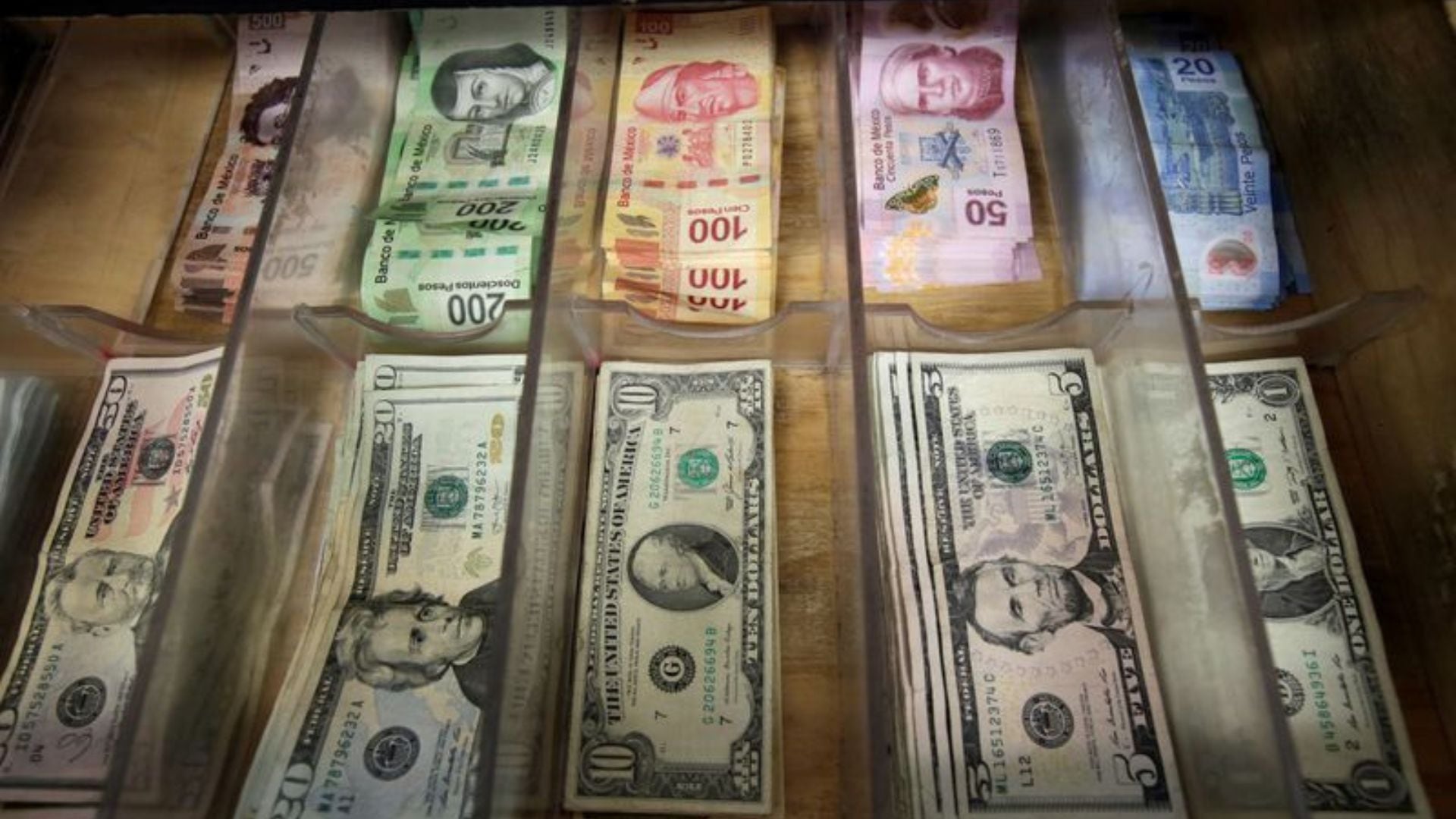 ¿Cómo abrió el dólar hoy en México? Conoce el tipo de cambio de este 11 de enero (Reuters)