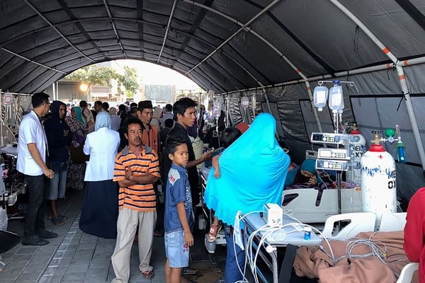 En la provincia de las Islas Menores de la Sonda occidentales, donde se encuentra Lombok, hay actualmente escasez de alimentos, de medicamentos y de personal médico (AFP)