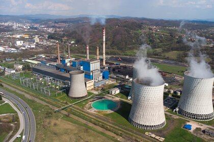 Una planta de energía nuclear en Tuzla, Bosnia y Herzegovina (REUTERS/Dado Ruvic)