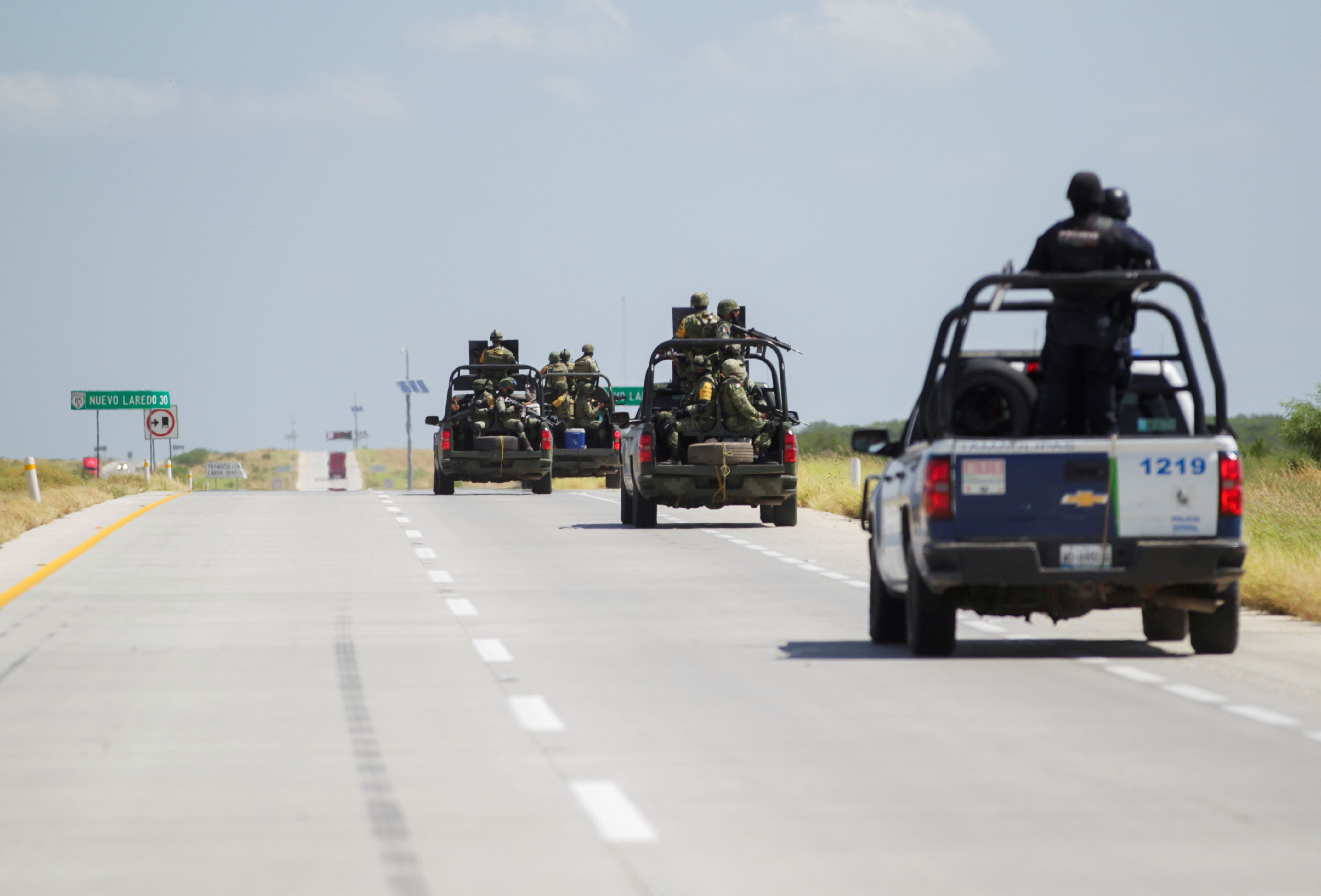 Ante las constantes desapariciones en la carretera Monterrey - Laredo, se han desplegado distintos operativos (Foto: REUTERS/Daniel Becerril)