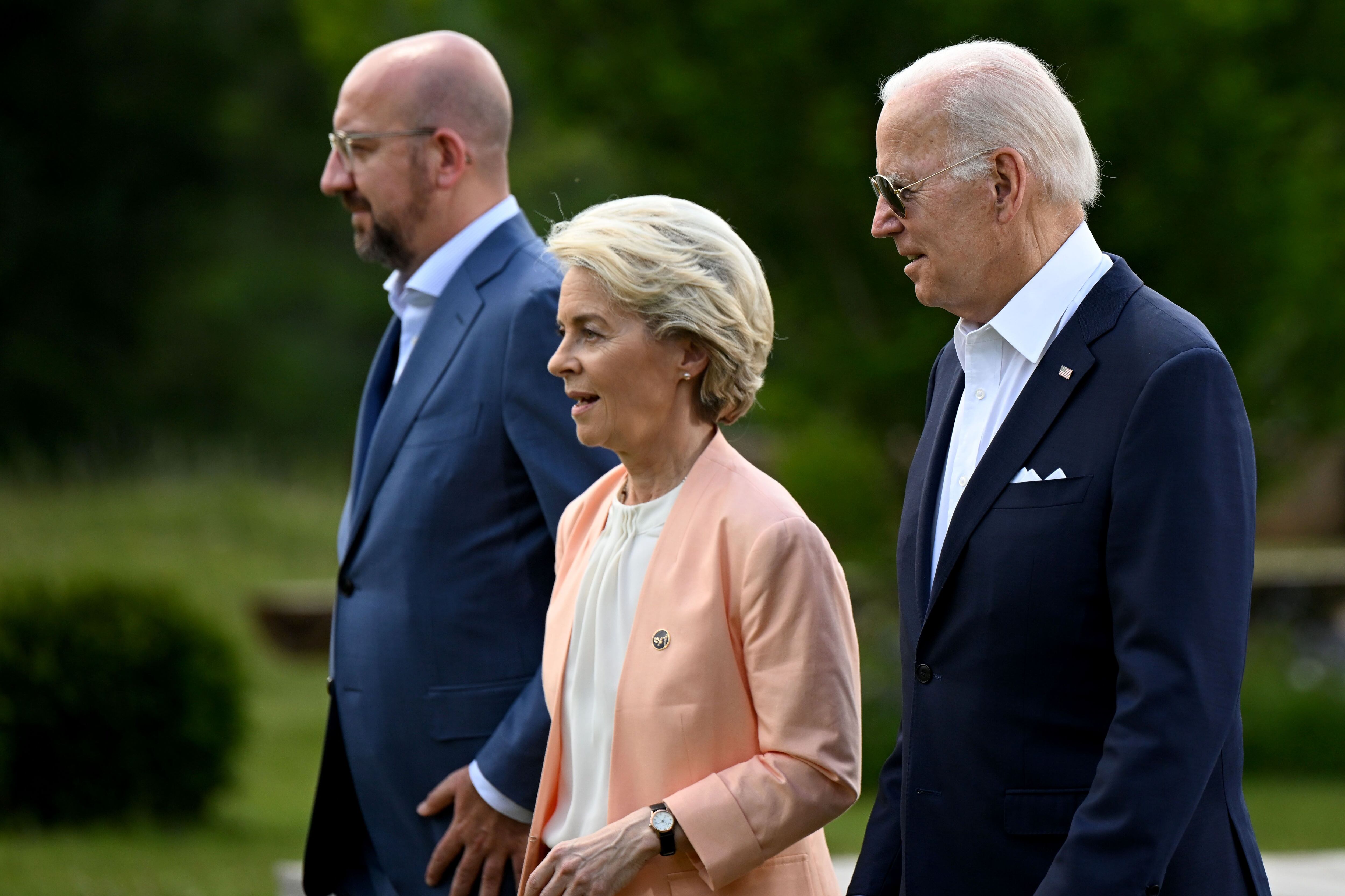 Ursula von der Leyen junto al presidente de EEUU, Joe Biden, y el presidente del Consejo Europeo, Charles Michel (Foto: EuropaPress)
