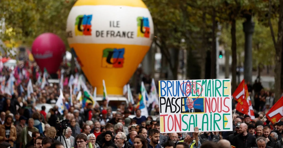 Des milliers de personnes en France ont réclamé une augmentation de salaire un jour de grève