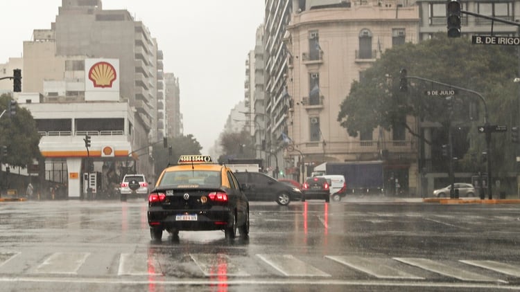 La avenida 9 de Julio, sin luz (ALEJANDRO PAGNI / AFP)