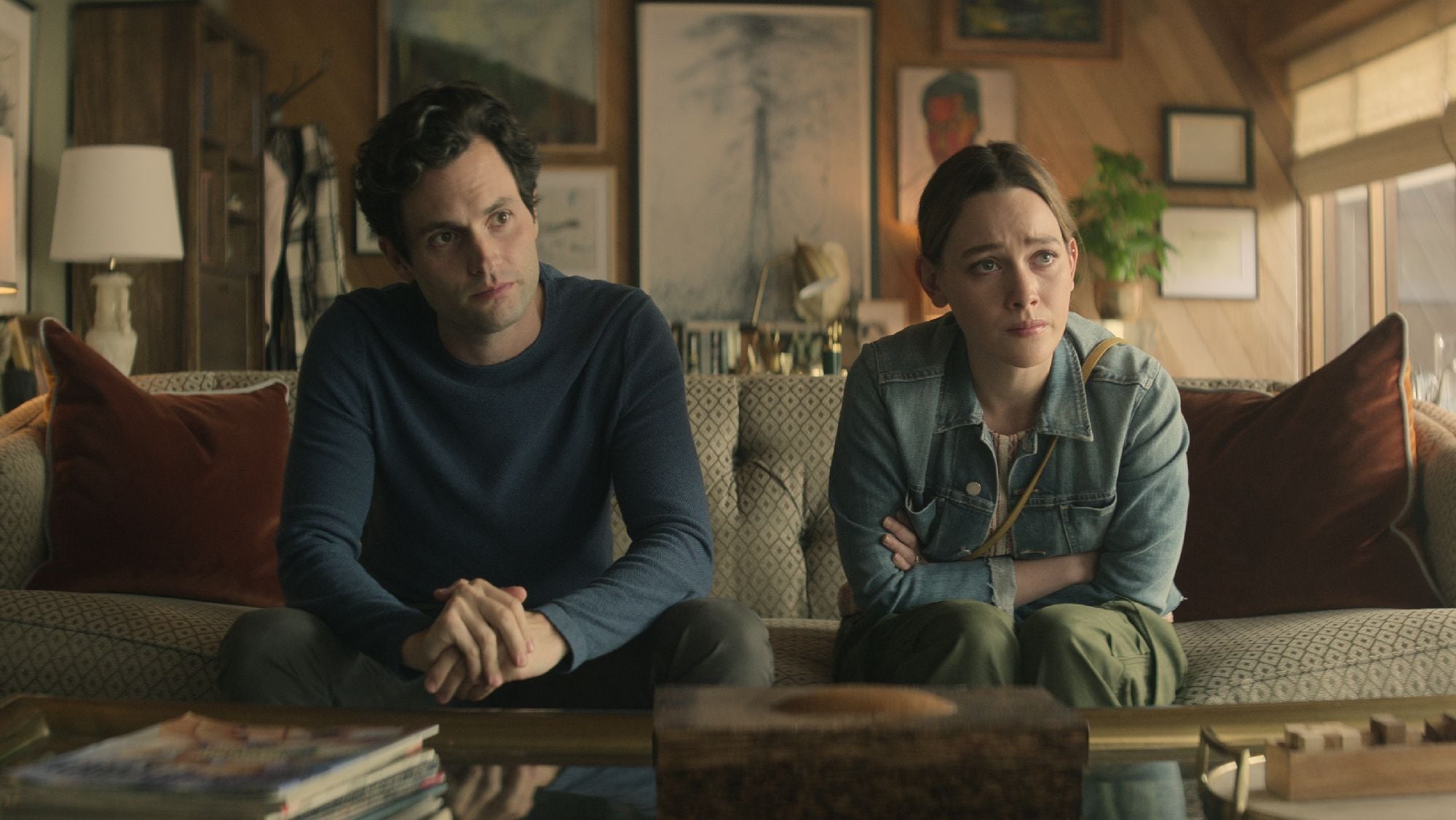 Tu (Netflix) Penn Badgley. Victoria Pedretti