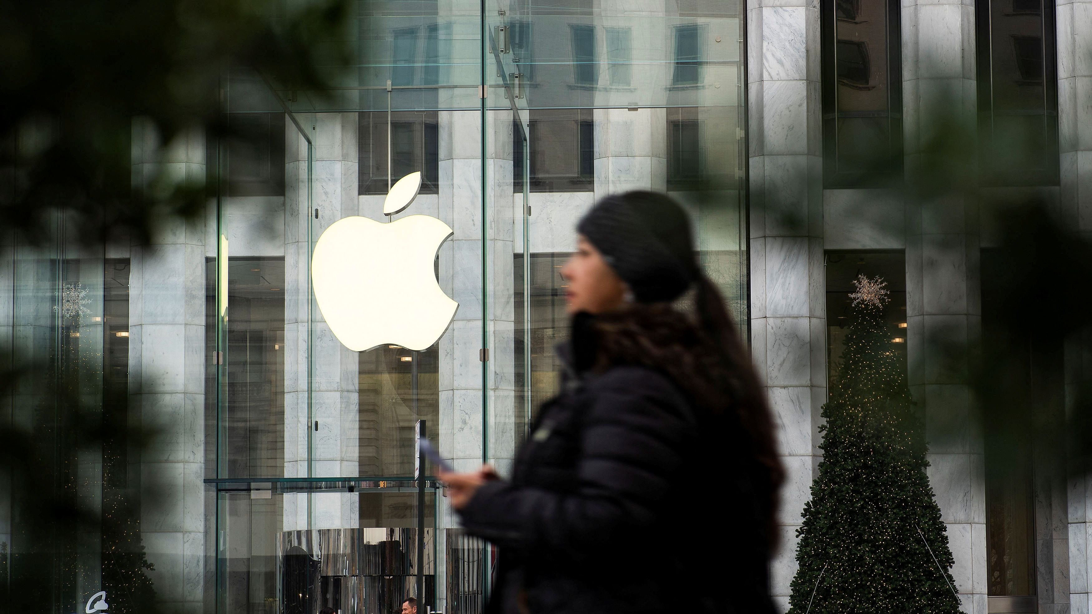 Las acciones de Apple crecieron 48% en 2023. REUTERS/Eduardo Munoz