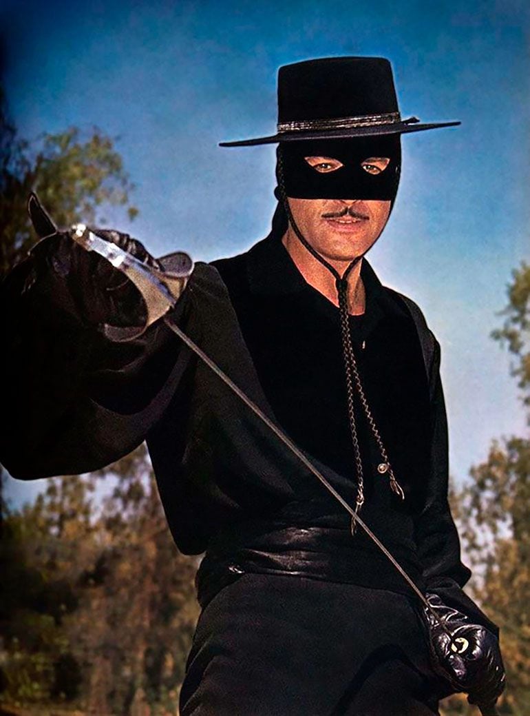 El enmascarado querido por todos enfunda su espada. Pese al lamento de muchos, "El Zorro" ya no hará justicia en la televisión