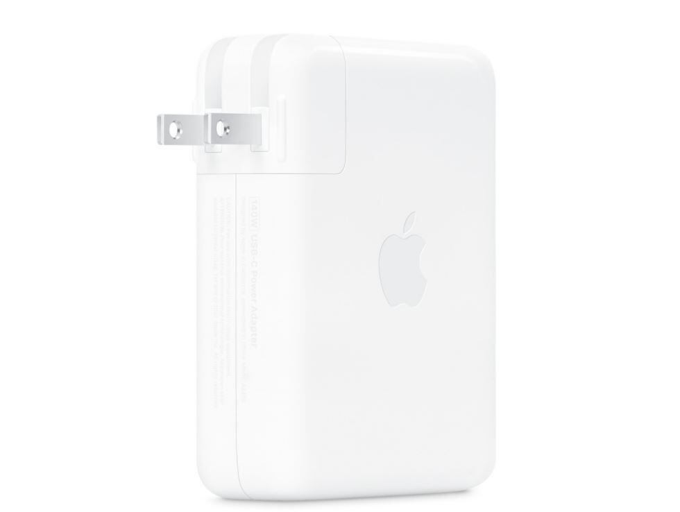 19-10-2021 Nuevo cargador Apple 140W.Apple ha puesto a la venta su nuevo cargador de 140W carga ultrarrápida para MacBook Pro de 16 pulgadas, que funciona con un nuevo cable de carga MagSafe y que cuenta con un adaptador de corriente USB-C Poer Delivery 3.1 estándar.POLITICA INVESTIGACIÓN Y TECNOLOGÍAAPPLE