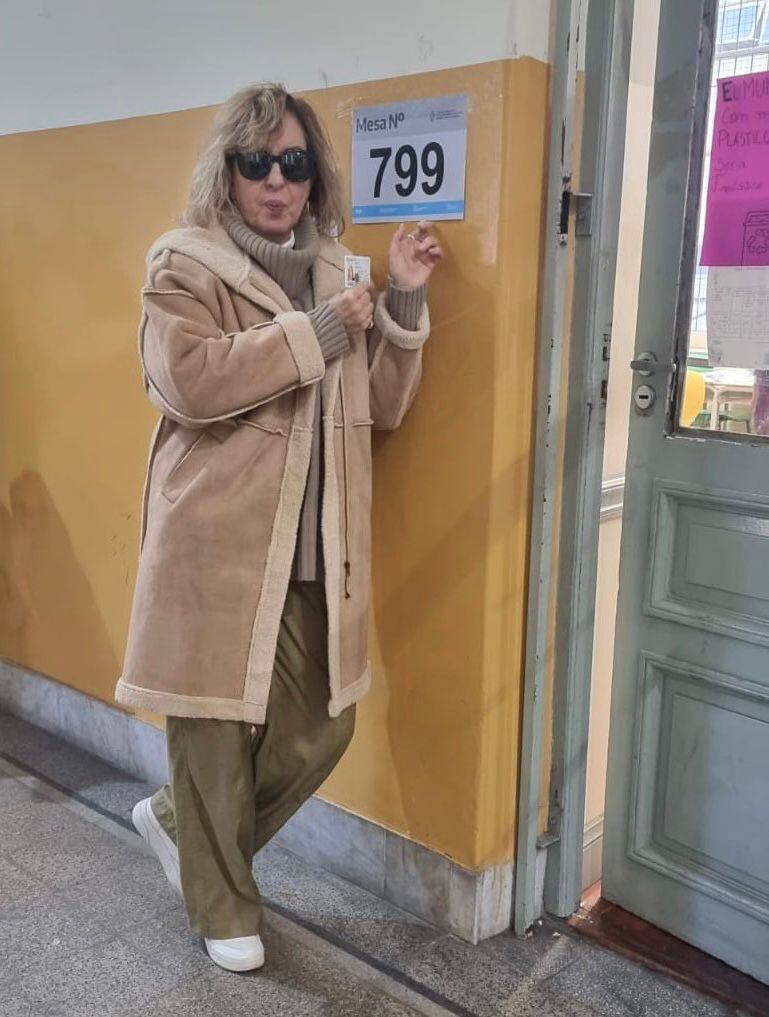 Georgina Barbarossa emitió su sufragio con el voto electrónico (Foto: Teleshow)