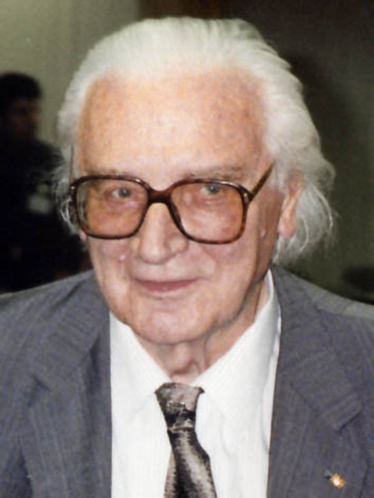 Konrad Zuse, ingeniero alemán, y creador de las computadoras Z1, Z2 y Z3. (Wikipedia)