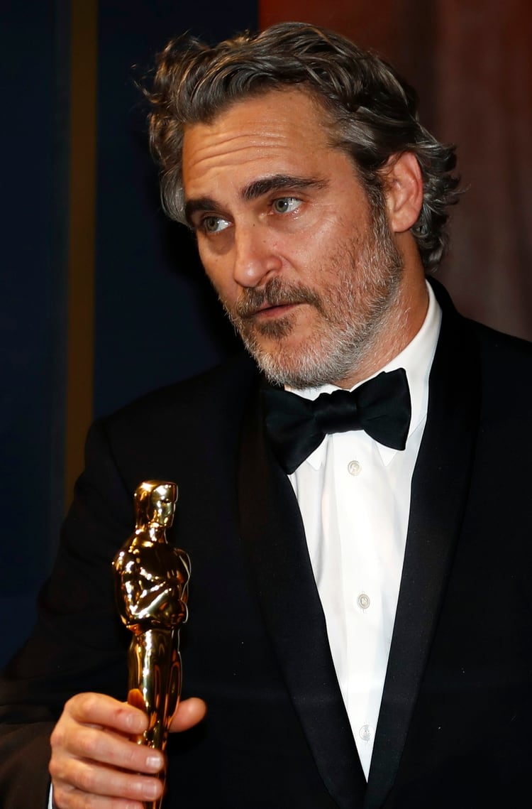 Joaquin Phoenix ganó su primer Oscar y recordó a su hermano River, fallecido a los 23 años de una sobredosis en 1993 (Reuters)