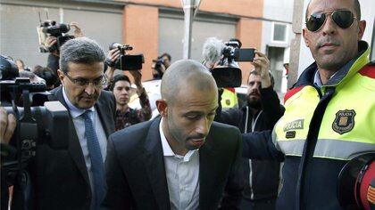  Mascherano al presentarse en la Justicia española por la acusación de defraudar al fisco (EFE).