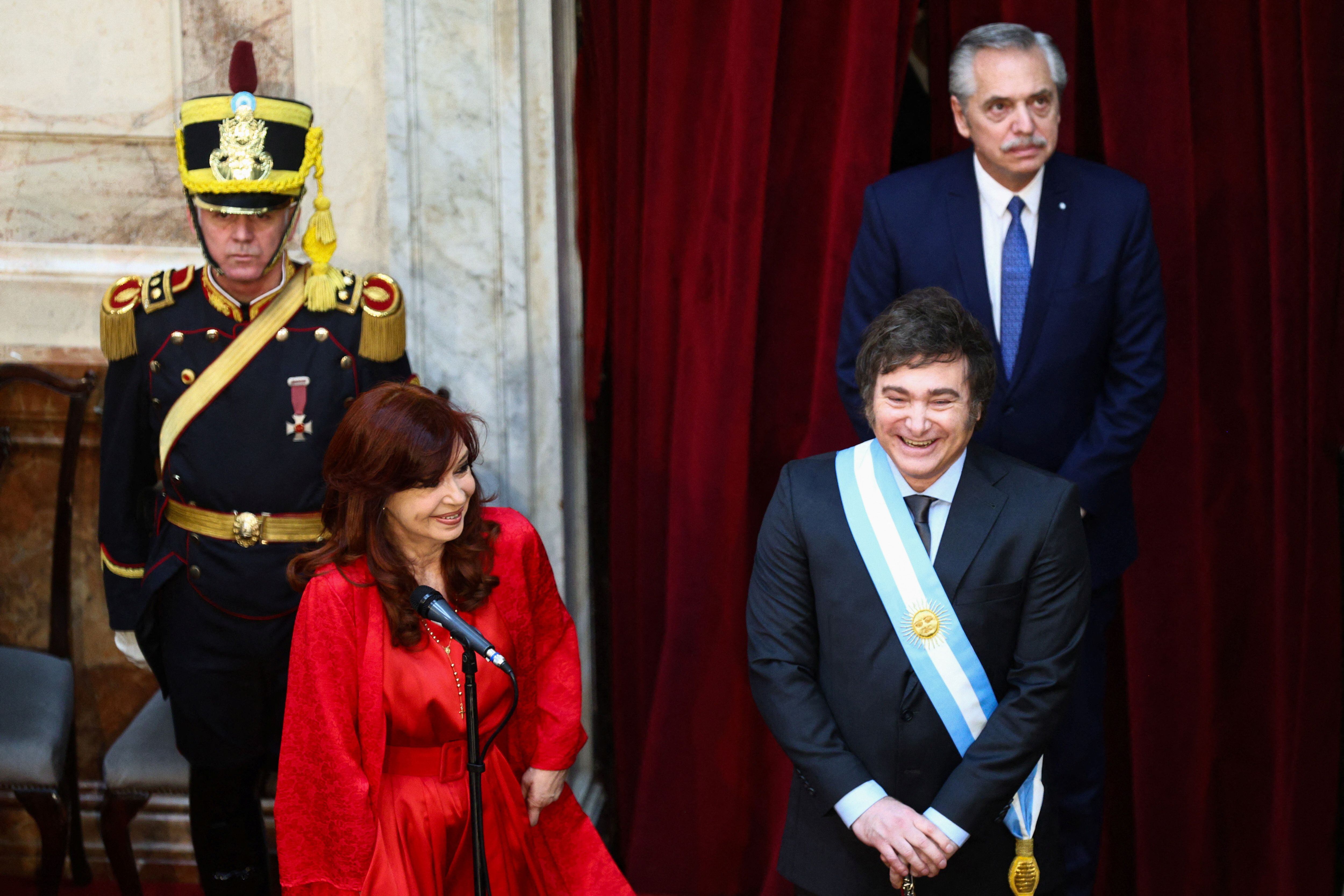 Tres presidentes. Javier Milei, detrás Alberto Fernández y, a su lado, Cristina Kirchner 