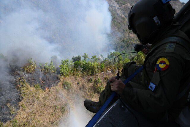 Imagen de referencia. Incendio en San Andrés, en 2023. Autoridades han declarado alerta roja ante riesgos de incendios en la isla - crédito Colprensa