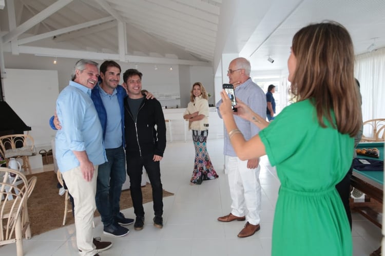 Visita sorpresa del presidente a Mar del Plata se reunió con Kicillof y con productores teatrales