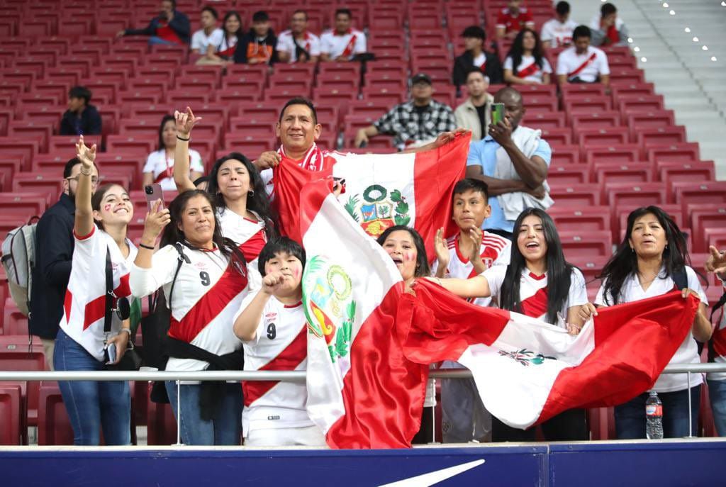 Perú vs Marruecos: hinchas de la 'bicolor' en el estadio Cívitas Metropolitano de Madrid