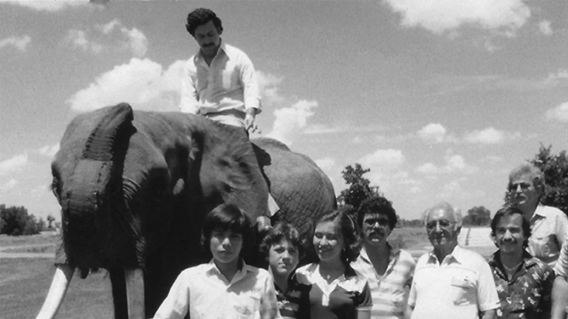 Pablo Escobar viajó a Dallas para comprar los animales en un viejo zoo. Esta foto la publicó su hijo, Juan Pablo, en el libro “Pablo Escobar, mi padre”