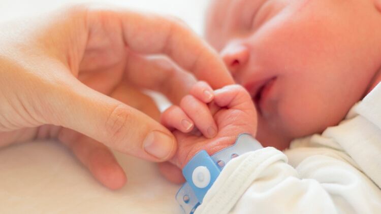 La pesquisa neonatal busca detectar, además de la fenilcetonuria, otras cinco enfermedades (Getty)