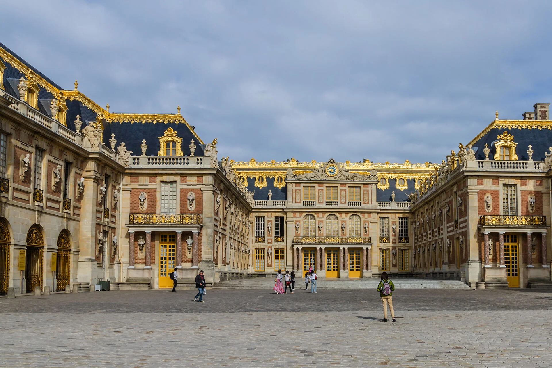 El Palacio de Versalles celebra 400 años de historia mientras recibe al rey Carlos III en una cena de estado