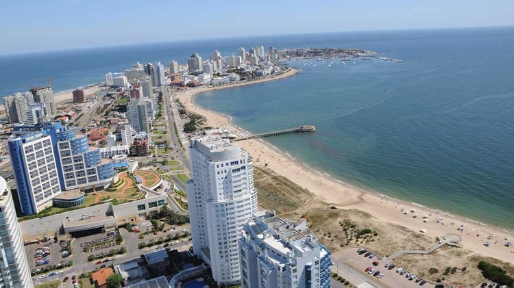 Uruguay estableció un sistema de tarjetas prepagas para facilitar los pagos de los turistas argentinos