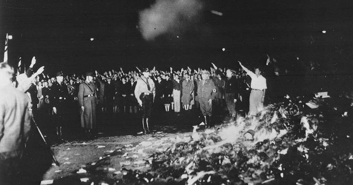 Im Jahr 1933 gedenkt Deutschland des 90. Jahrestages der Verbrennung nationalsozialistischer Bücher